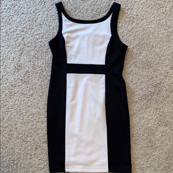 Forever 21 Dresses & Skirts - XXI black and white dress